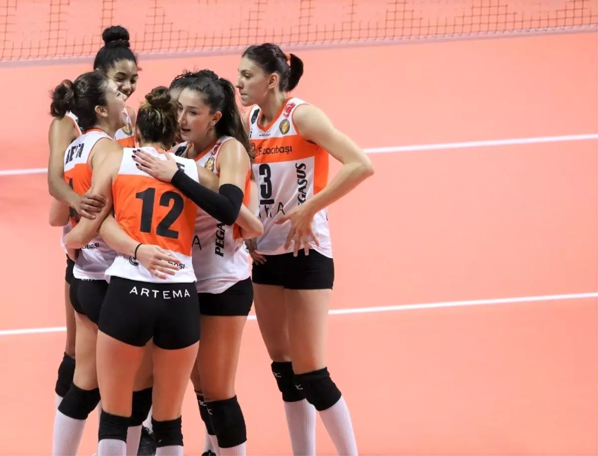 Eczacıbaşı VitrA, VakıfBank maçı hazırlıklarına devam ediyor