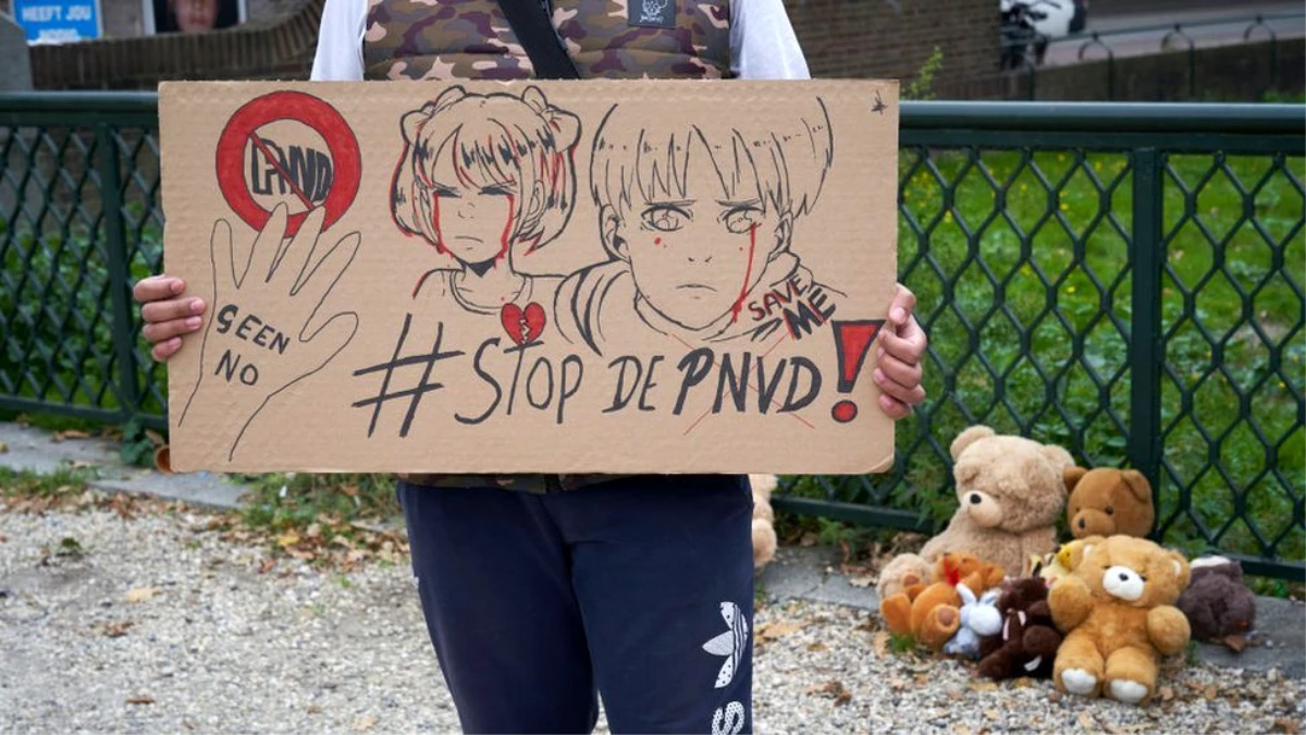 Hollanda\'da çocuk ve hayvanlara yönelik cinsel istismar görüntülerinin serbest bırakılmasını savunan partiye protesto