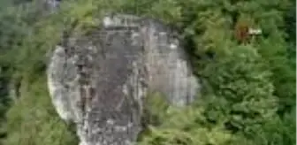 Kaya mezarları ve takım şelaleleri için turizm yolu