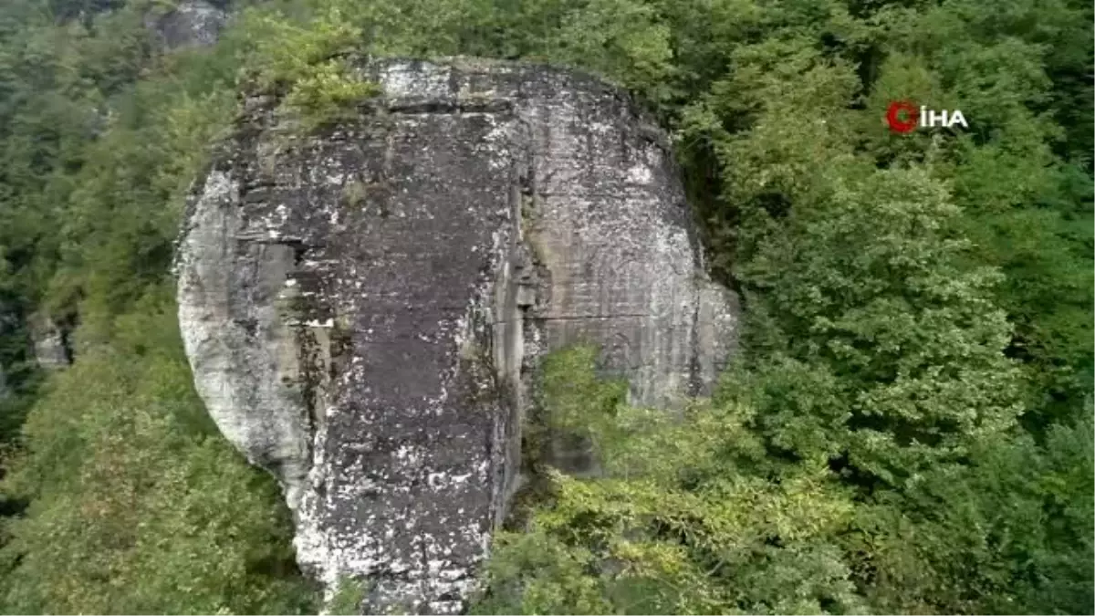 Kaya mezarları ve takım şelaleleri için turizm yolu