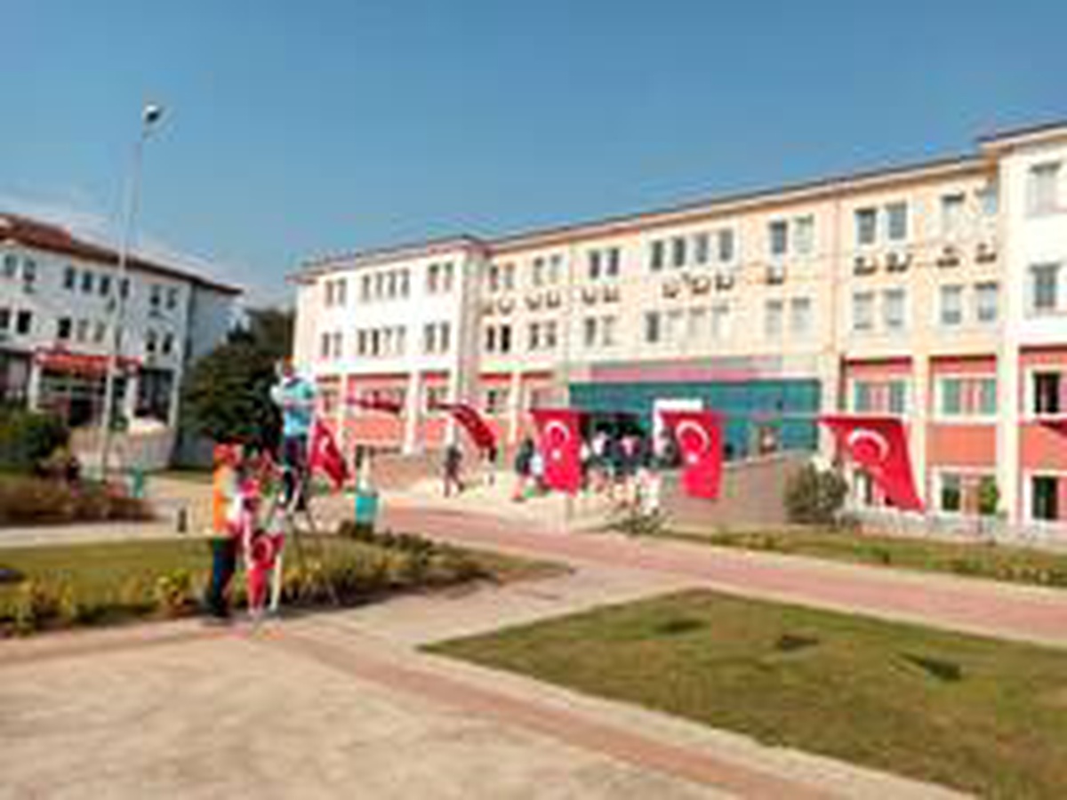Körfez\'de sokaklar ay-yıldızla süslendi
