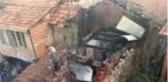 Kütahya'da 2 katlı ev yandı