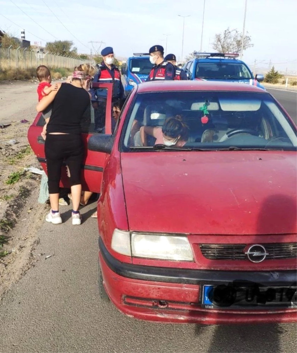 Otomobillerden hırsızlık yapan şahıslar yakalandı