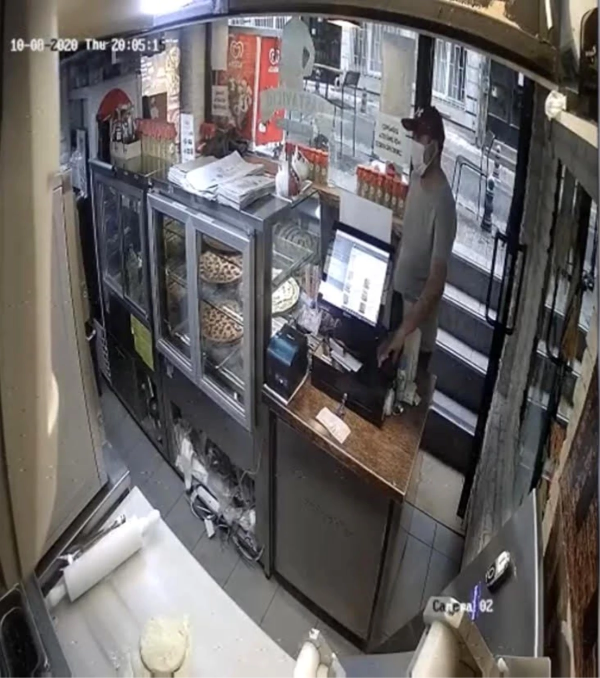 Son dakika haber! (İSTANBUL - Özel) Pizza siparişi verip cep telefonu çalan hırsız kamerada