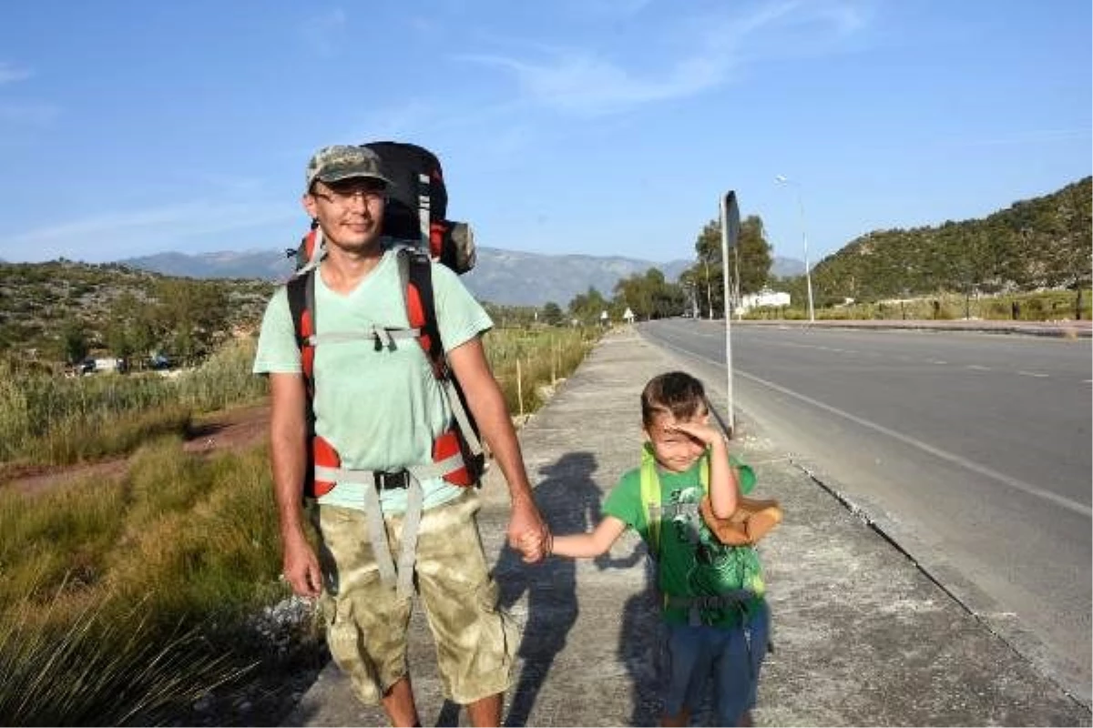 Rus biyolog, 5 yaşındaki oğluyla Likya Yolu\'nda yürüyor