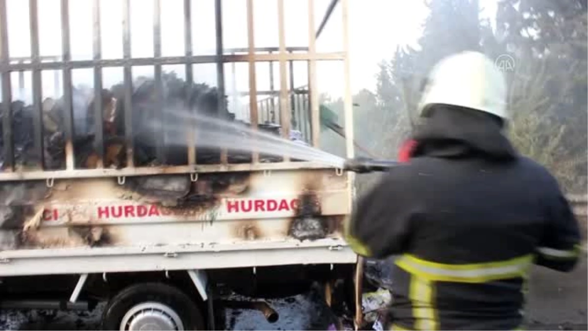 Seyir halindeki kamyonette yangın çıktı