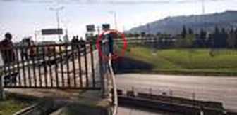 Üst geçitte intihar girişimi nedeniyle ulaşım 1 saat aksadı