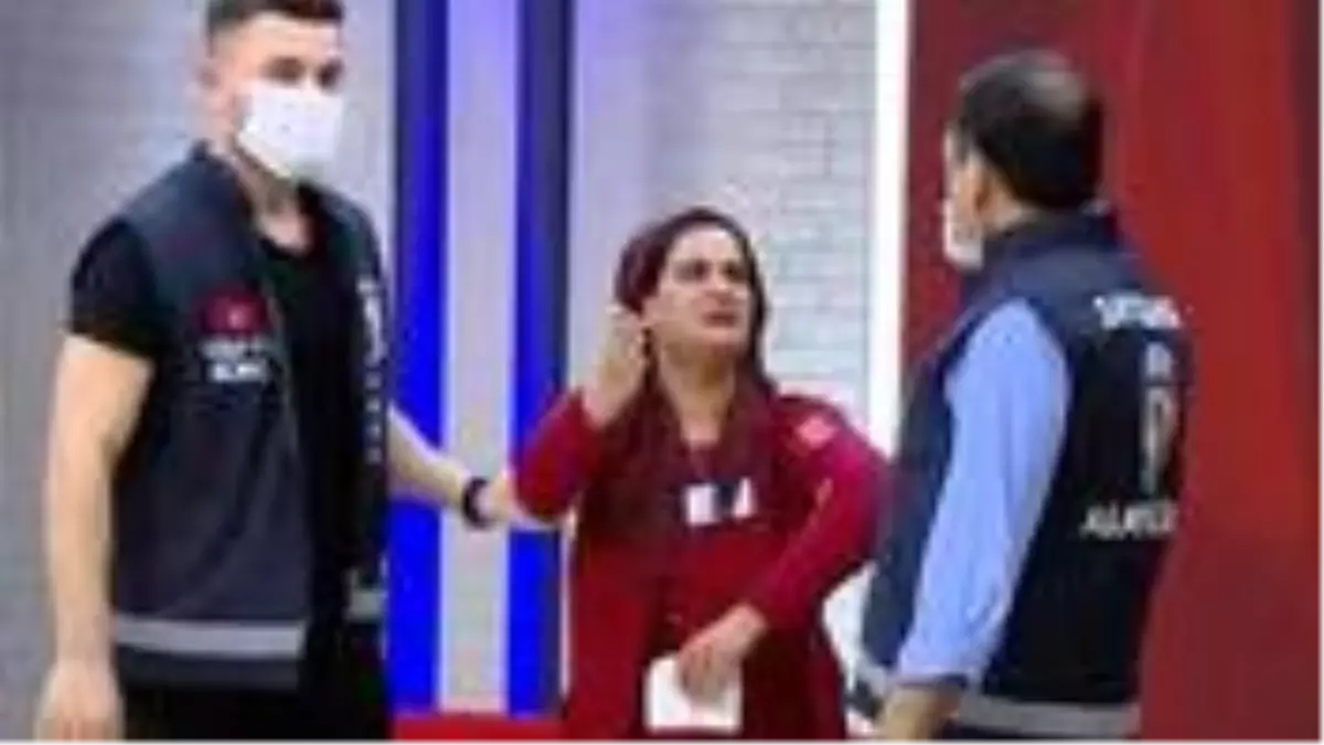 2 günlük bebeğini öldürdüğü ileri sürülen anne, canlı yayınında gözaltına alındı