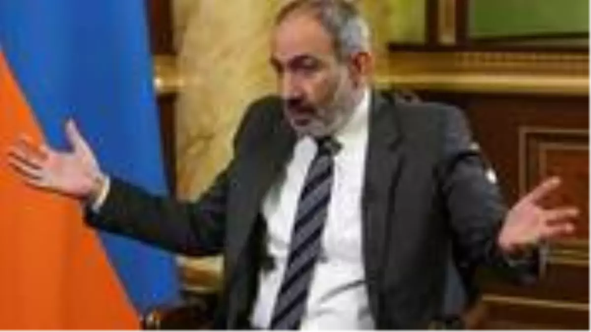 Azerbaycan\'dan darbe yiyen Paşinyan, halkını tehdit etti: Geri duranları, kaçanları ağır cezalandıracağız