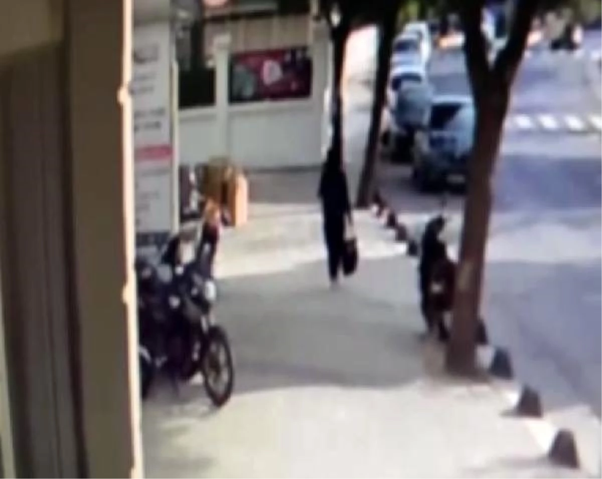 Bağcılar\'da gasbın ardından kılık değiştiren kadın şüpheli kamerada