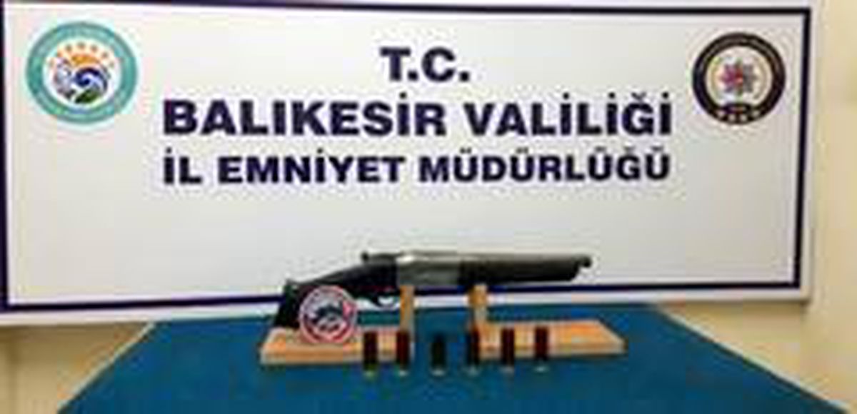 Balıkesir\'de polis 17 silah ele geçirdi