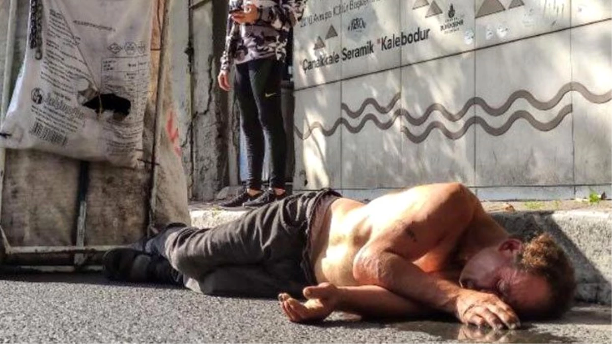 Beşiktaş\'ta bayılan kağıt toplayıcısı ayılınca sağlık çalışanlarına ve polislere saldırdı