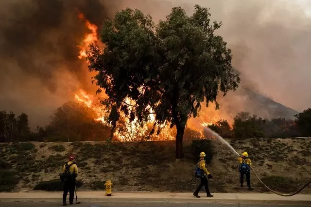 California'da yangınlar nedeniyle 100 bin kişiye tahliye emri