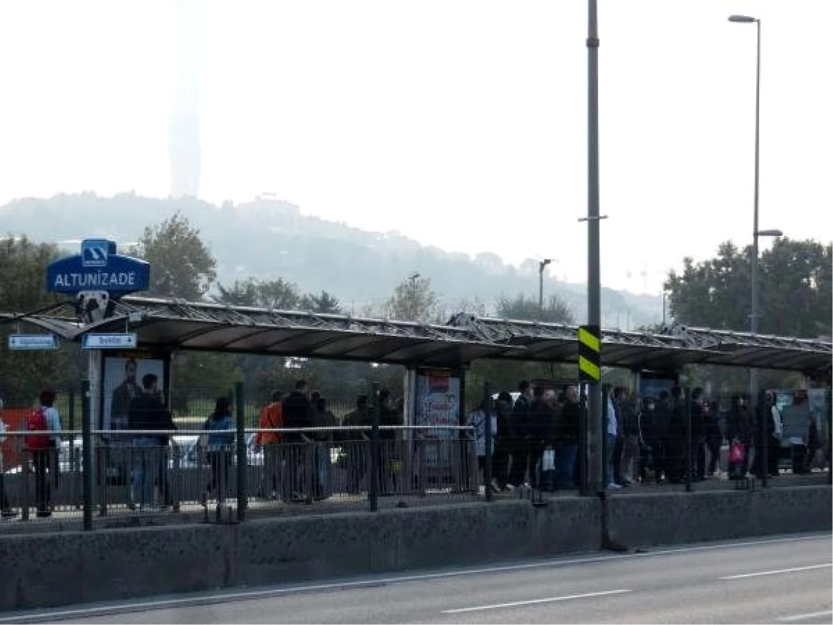 İstanbul\'da toplu ulaşımda yoğunluk