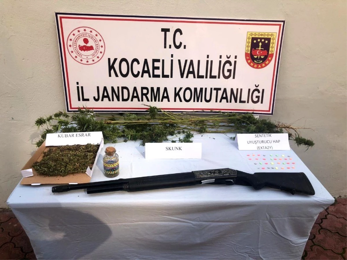 Son dakika haberleri! Kocaeli\'de jandarma zehir tacirlerine geçit vermedi: 3 gözaltı