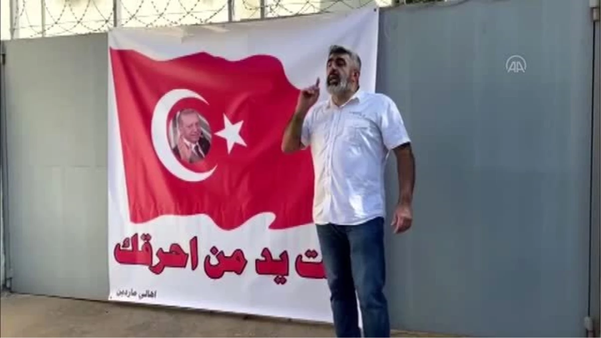 Lübnan\'daki Türk Büyükelçiliğine bayraklı destek