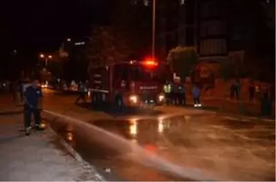 Otomobil önce ağaca sonra direğe çarptı: 2 yaralı Otomobil önce ağaca sonra direğe çarptı: 2 yaralı