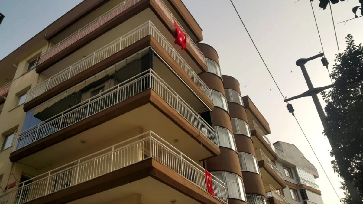 Söke\'de cam balkon ustası elektrik akımına kapıldı