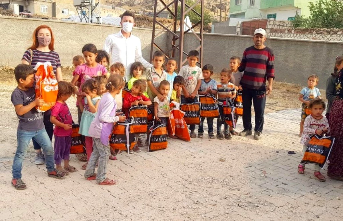 Tansaş giyim mağazaları, köy okullarındaki öğrencileri unutmadı