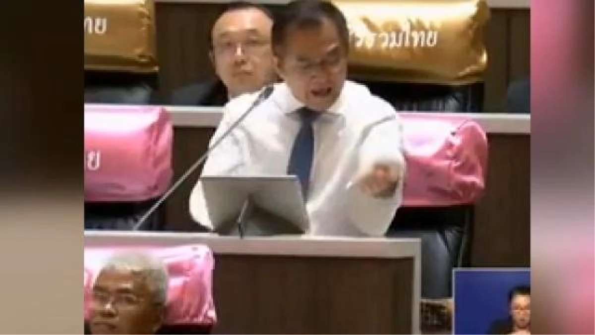 Taylandlı parlamentosunda hareketli anlar: Milletvekili meclis konuşmasında kolunu kesti