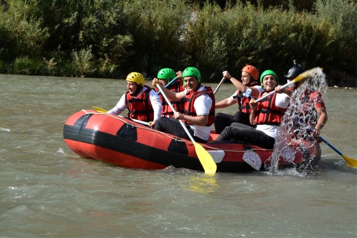 Son dakika haberleri | Terörün bittiği Hakkari\'de rafting heyecanı