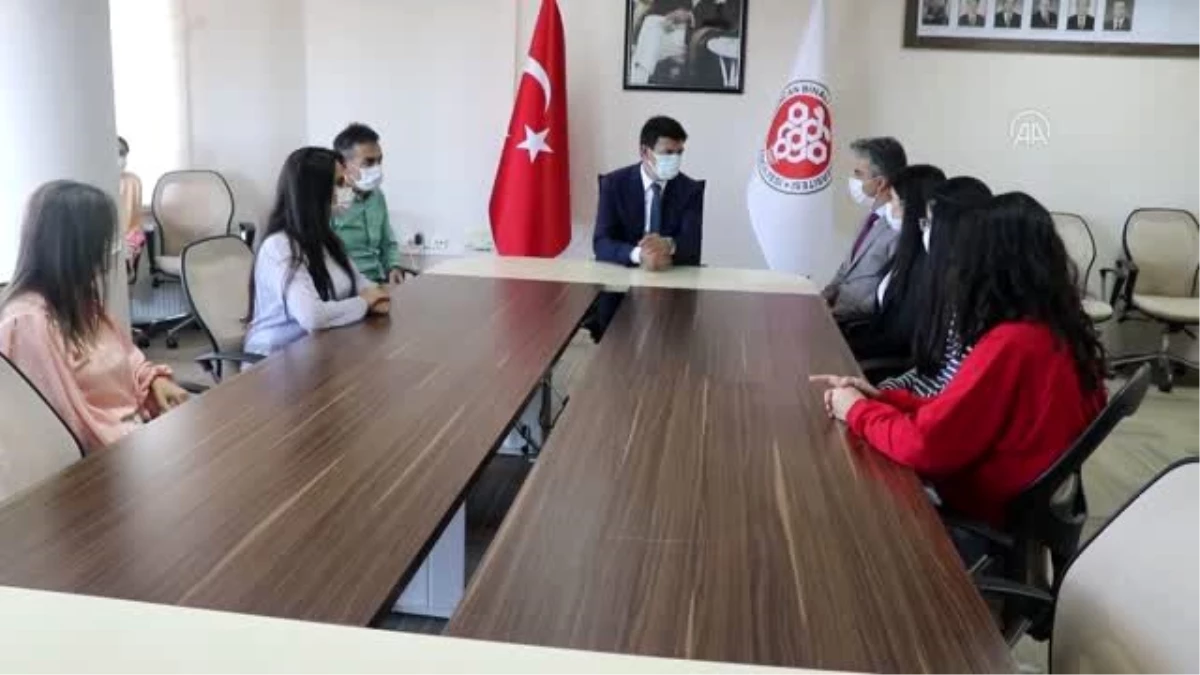 Türkiye\'deki Azerbaycanlı doktorlar ülkelerinin savaştaki başarısından gurur duyuyor