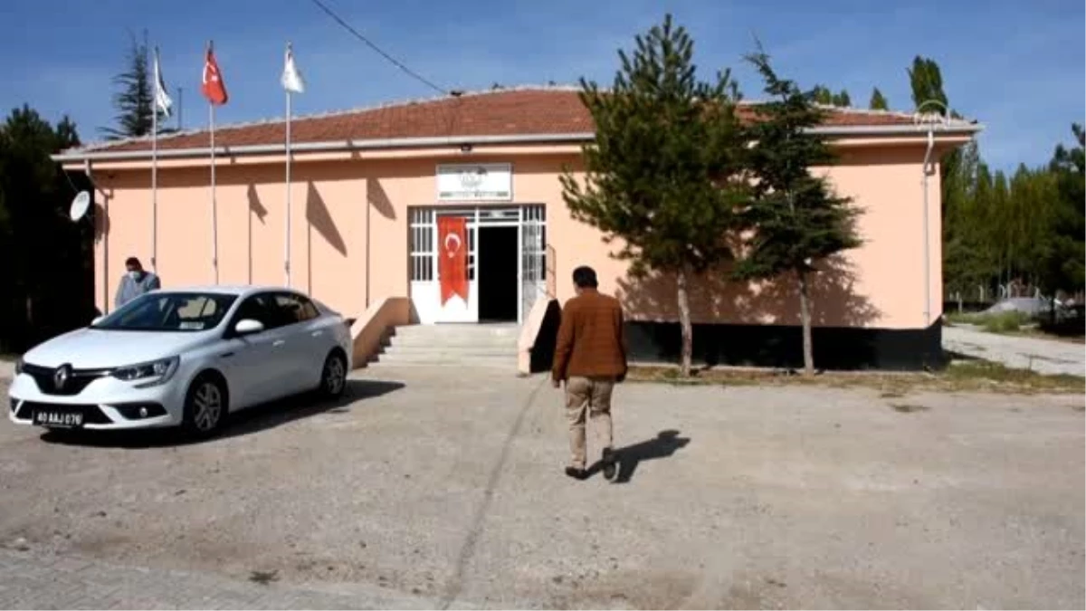 Turşu fabrikasına dönüştürülen atıl ilkokul binası kadınlara iş kapısı oldu