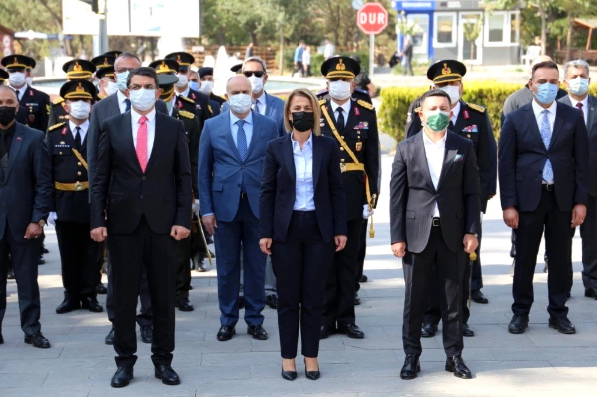 29 Ekim Cumhuriyet Bayramı çelenk sunma töreni yapıldı