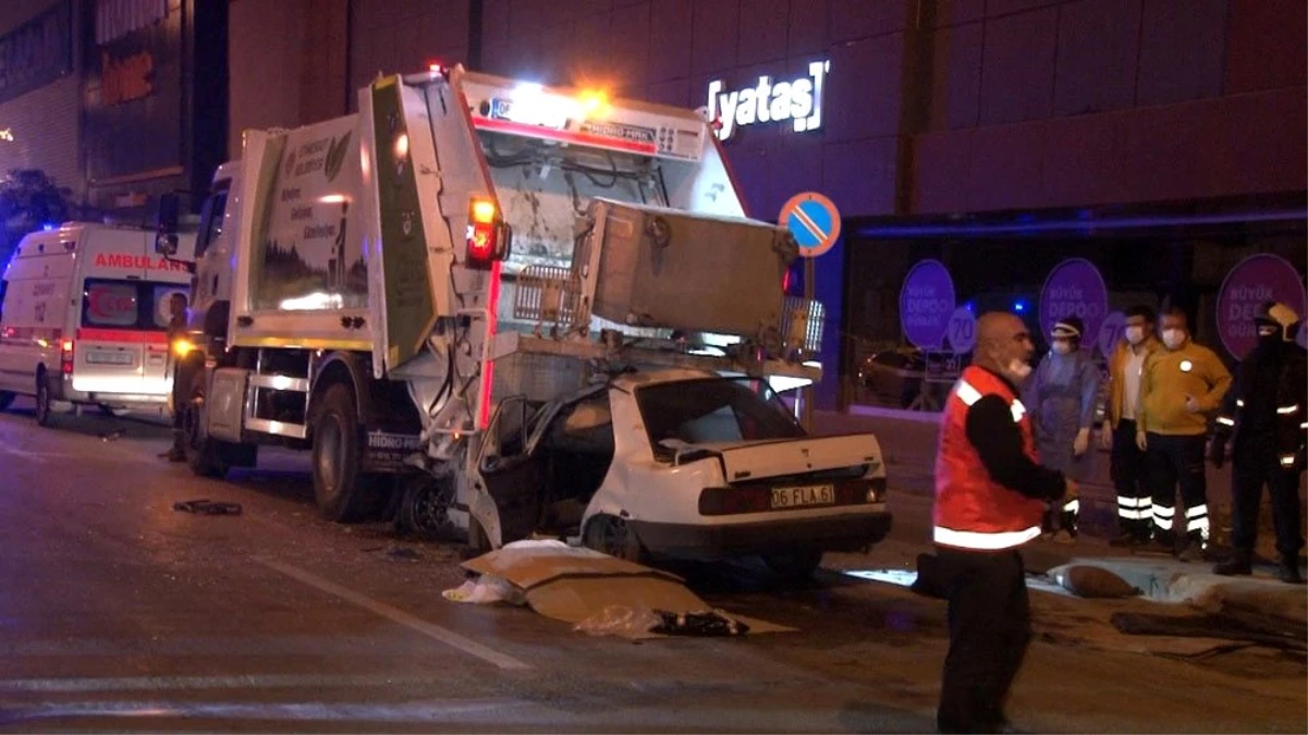 Ankara\'da otomobil çöp kamyonuna çarptı: 1 ölü