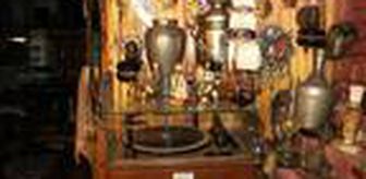 Antika tutkunu lokantacı, 1 milyonun üzerinde eşya biriktirdi