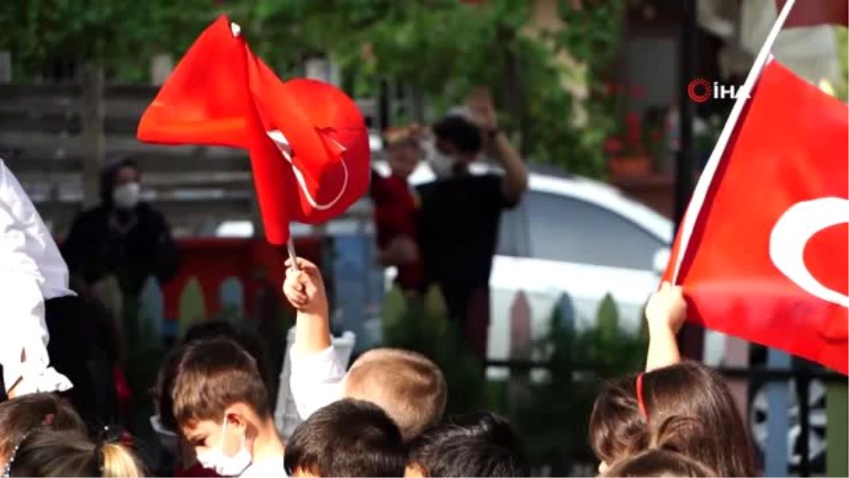 Son dakika haberleri | AtaÇocuk Anaokulu Cumhuriyet Bayramı\'nda kırmızı-beyaza büründü