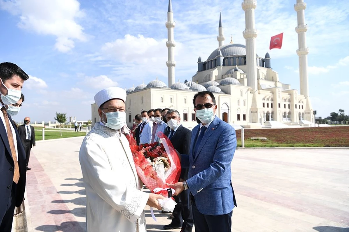 Başkan Erbaş, Lefkoşa\'da Hala Sultan Cami Aile ve Gençlik Merkezinin açılışını yaptı