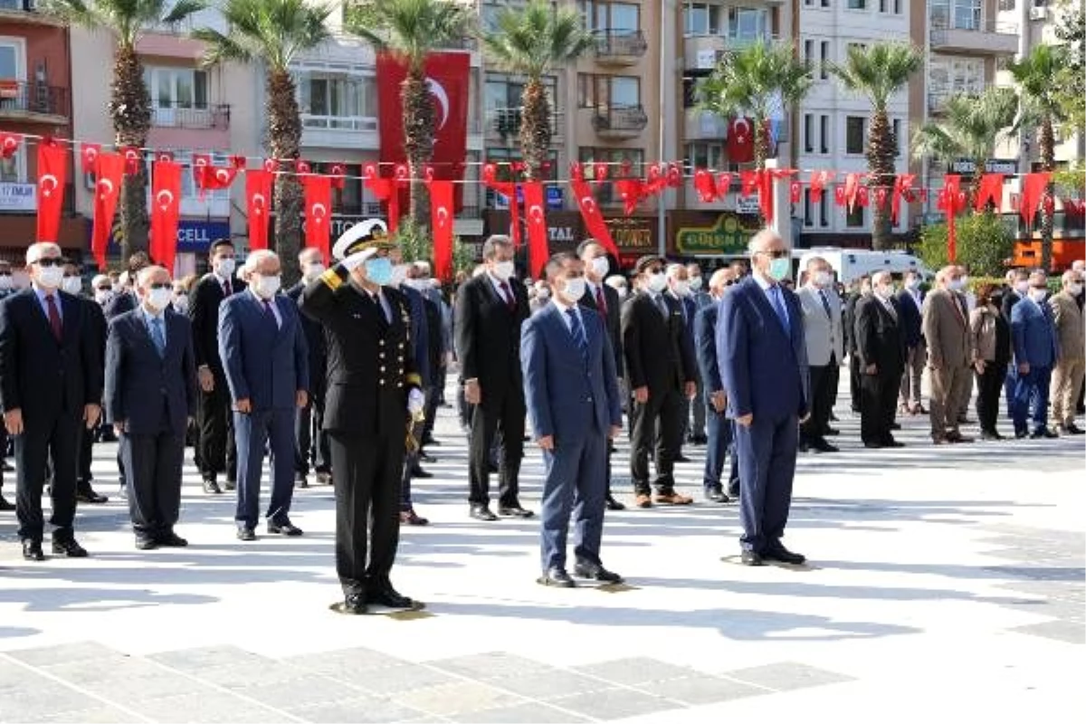Çanakkale\'de Atatürk Anıtı\'na çelenk konuldu