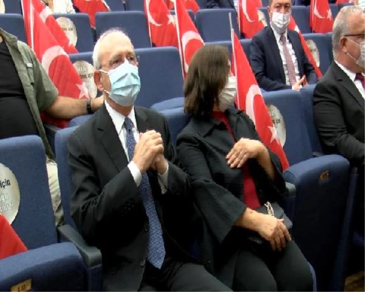 CHP Genel Başkanı Kılıçdaroğlu, \'İnsanlarım\' oyununu izledi