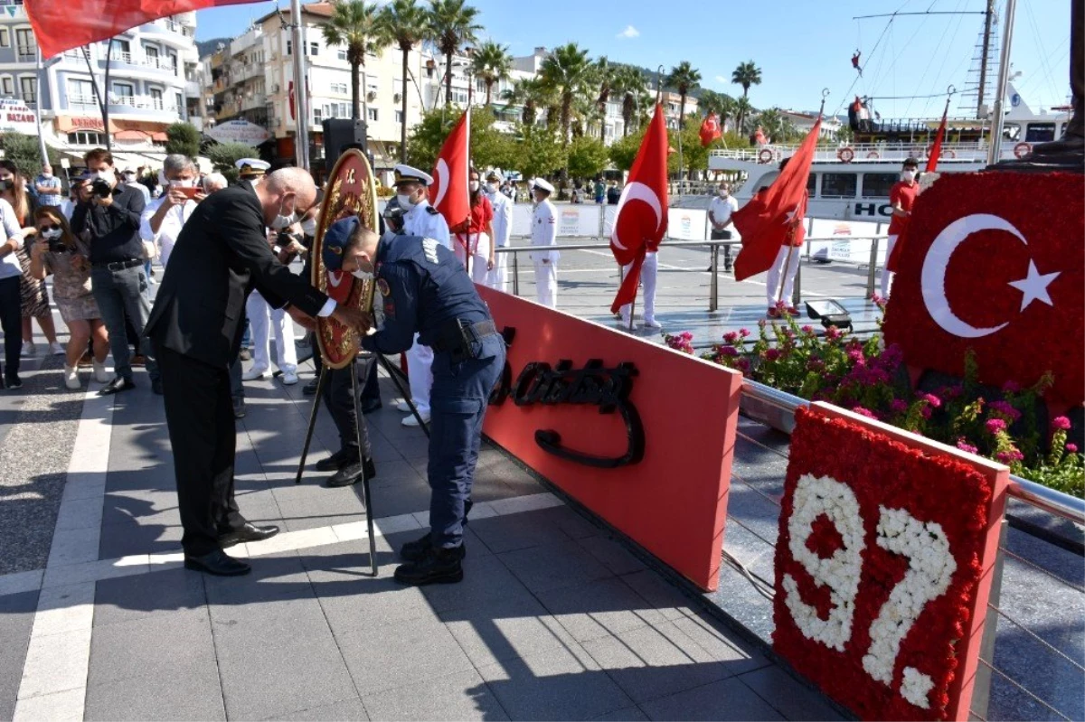 Cumhuriyet Bayramının 97.yılında Marmaris\'te çelenk sunma töreni yapıldı