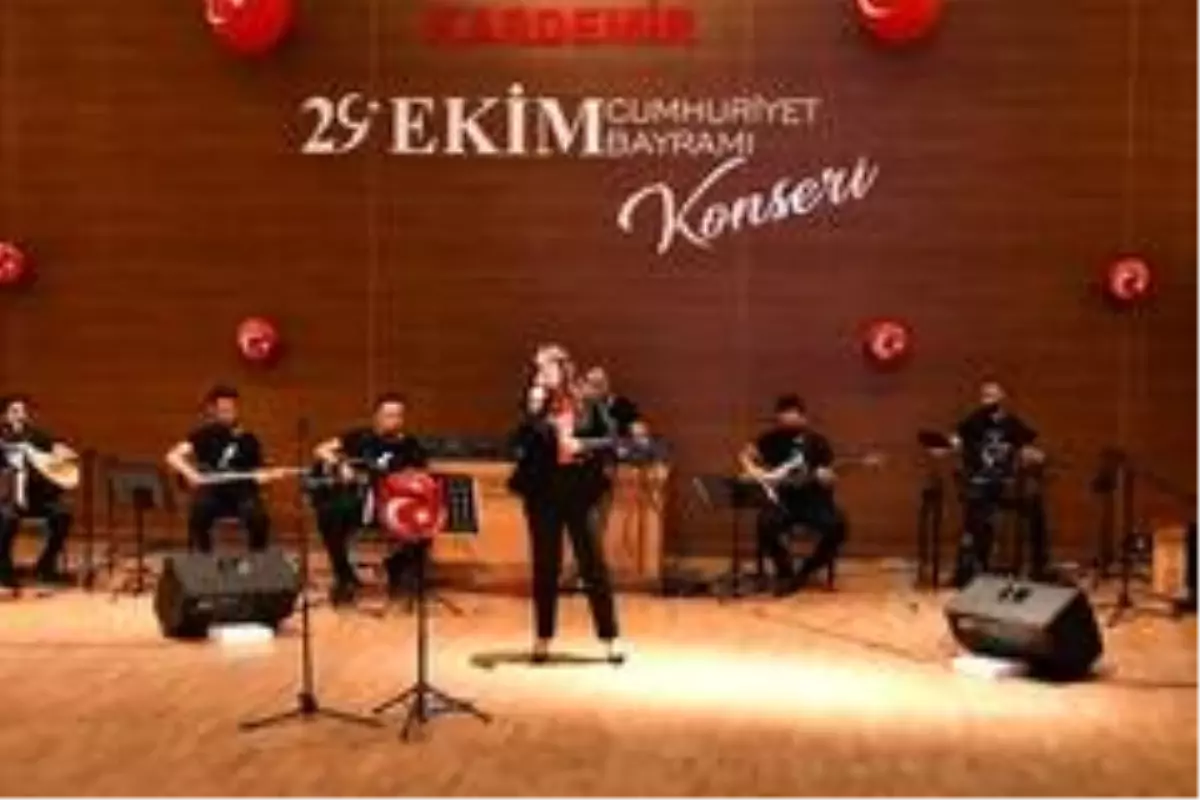 Cumhuriyet konserini KARDEMİR işçileri verdi