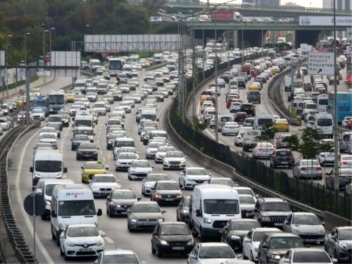 İstanbul\'da tatil trafiği başladı, yoğunluk yüzde 53\'e ulaştı