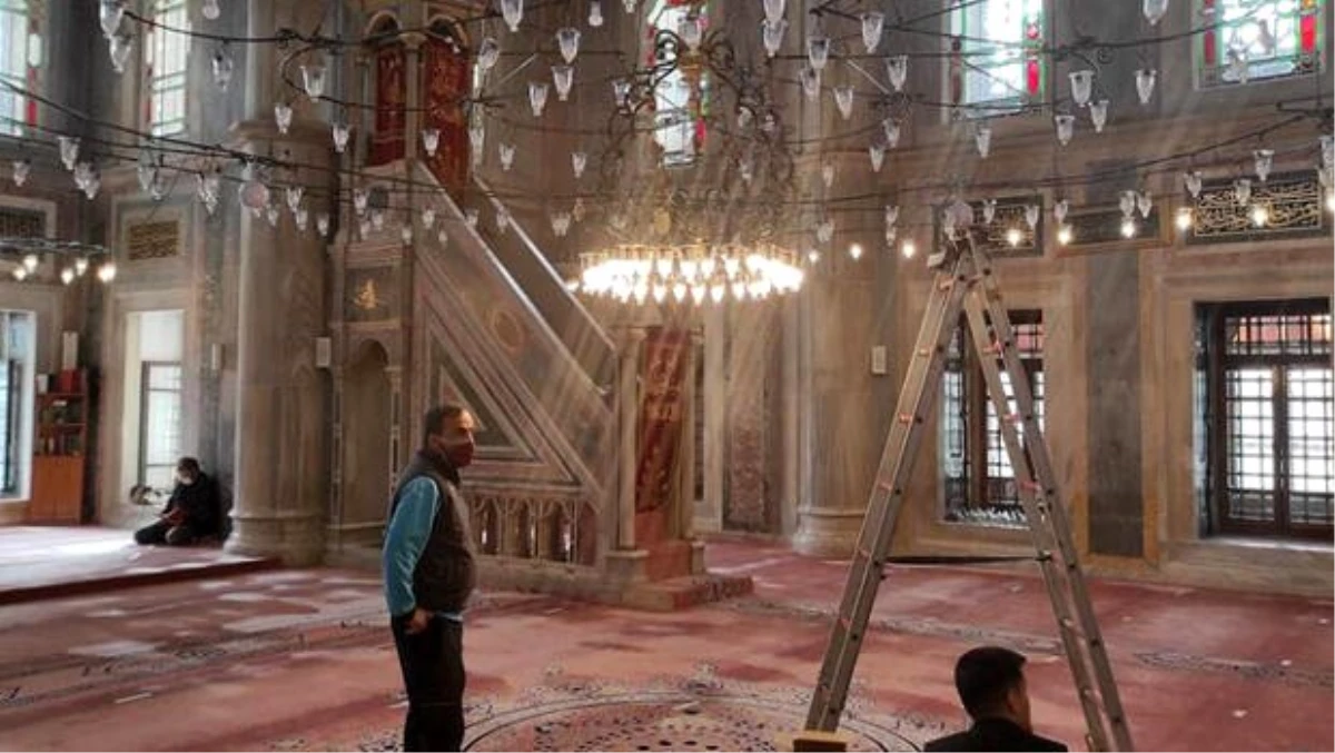 Laleli Camii\'ndeki tasarruflu ampuller kaldırılıyor