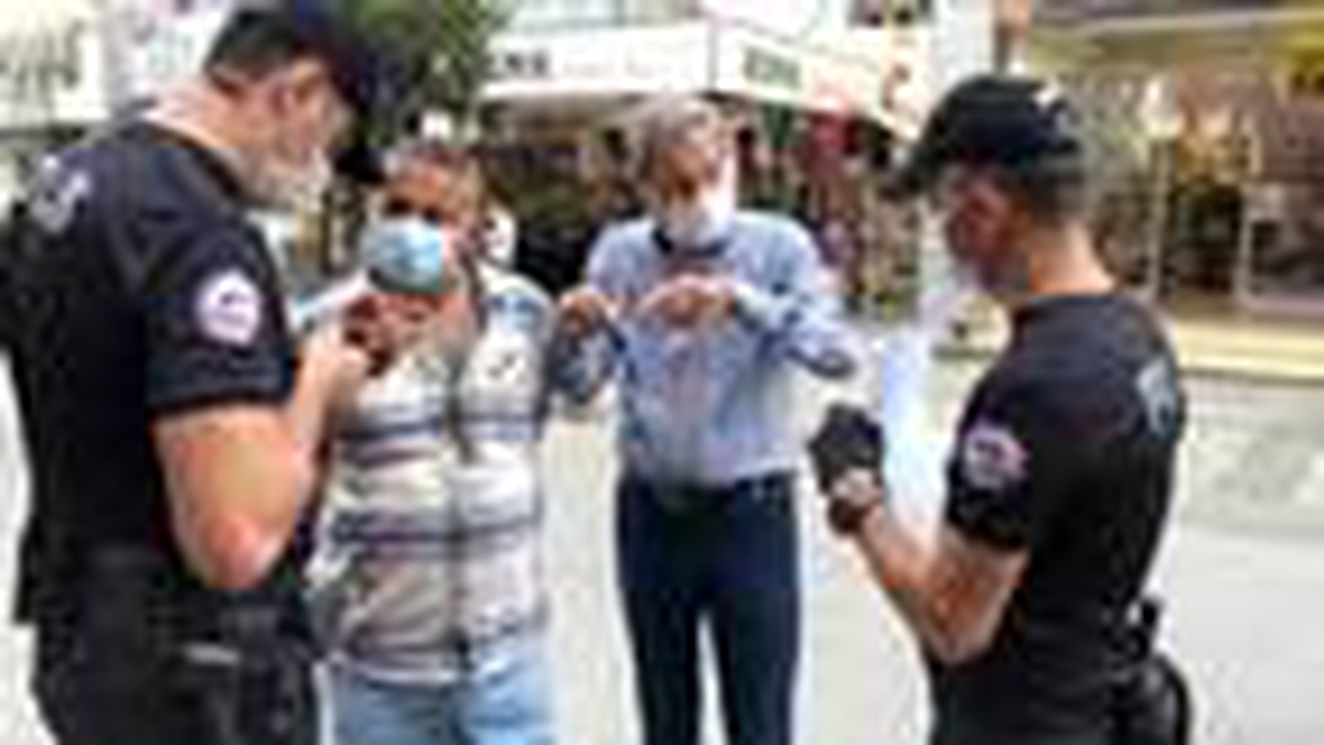 Son dakika haberi! Maske takmayanlar, sivil polislere yakalandı