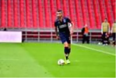 Mehmet Topal, Avrupa kupalarındaki 100 maçına çıktı - Son Dakika Spor