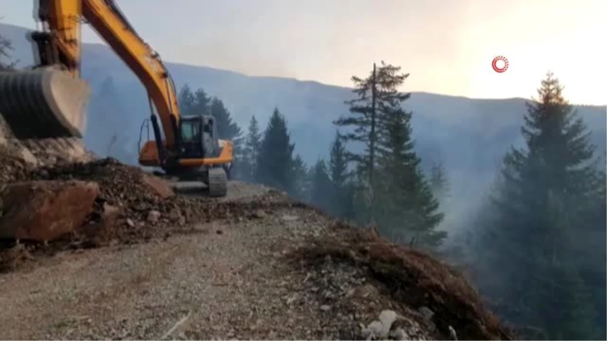 Örümcek Ormanları\'ndaki yangın kontrol altına alınma seviyesine geldi- Gümüşhane Valisi Kamuran Taşbilek: - "Yangın şuan itibariyle kontrol altına...