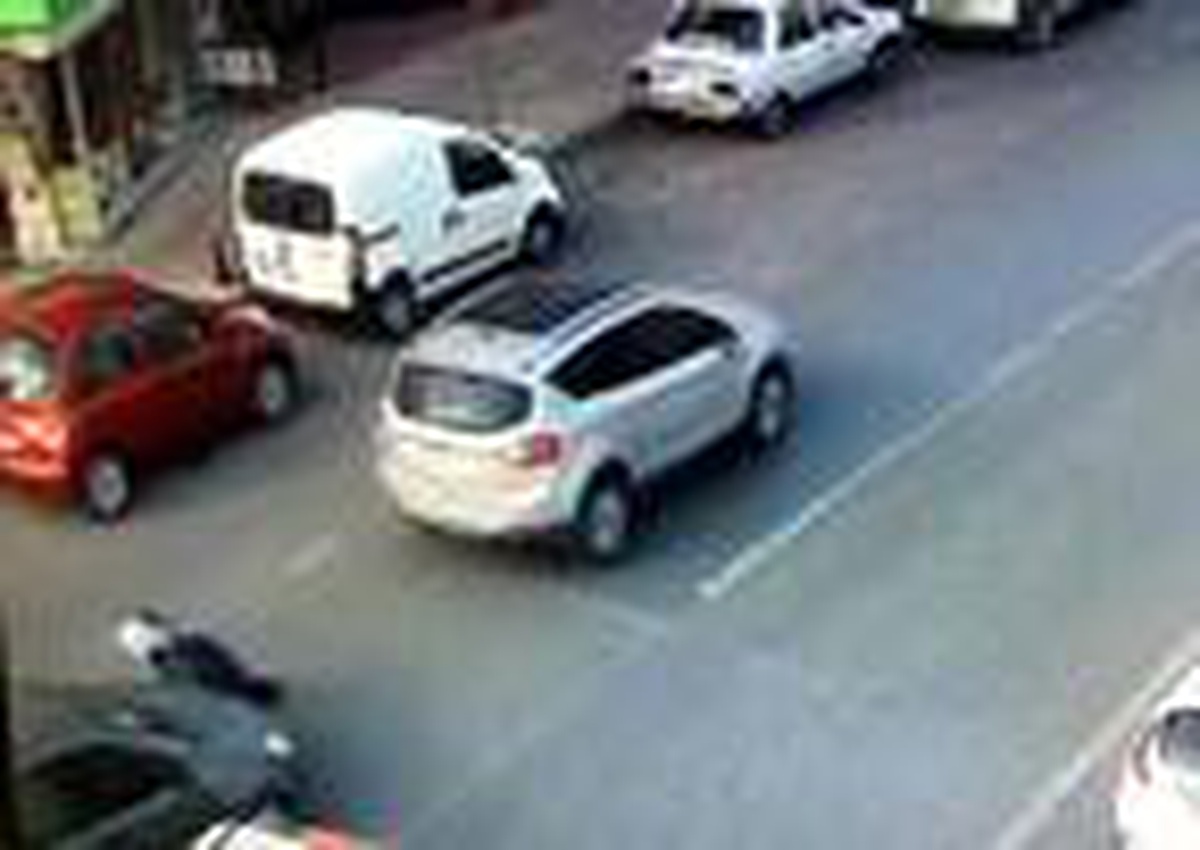 Otomobilin yayaya çarpma anı kamerada