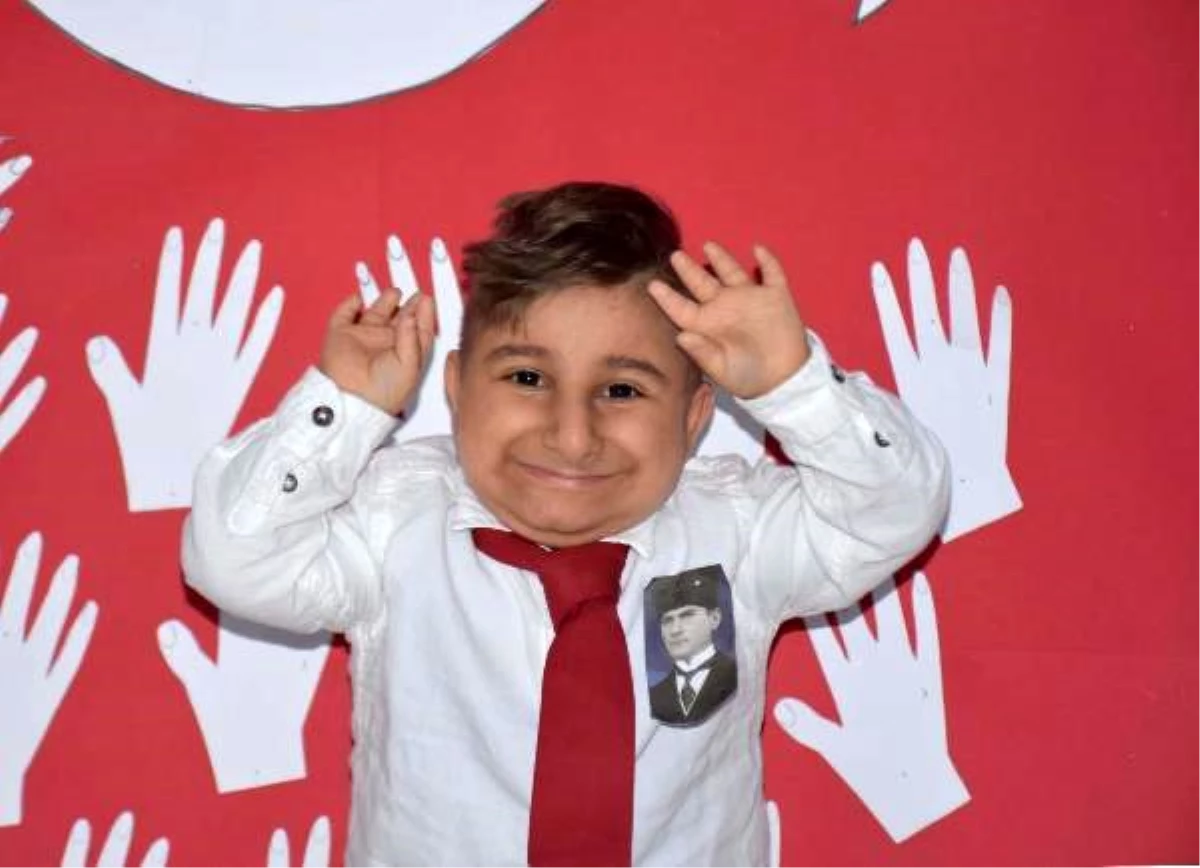 Son dakika haberleri... Özel çocuk Burak\'tan Cumhuriyet Bayramı kutlaması