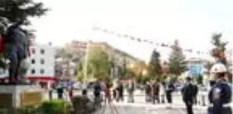 Tokat'ta, Atatürk Anıtı'na çelenk konuldu