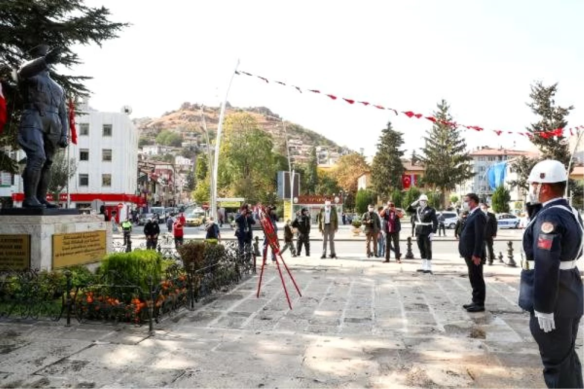 Tokat\'ta, Atatürk Anıtı\'na çelenk konuldu