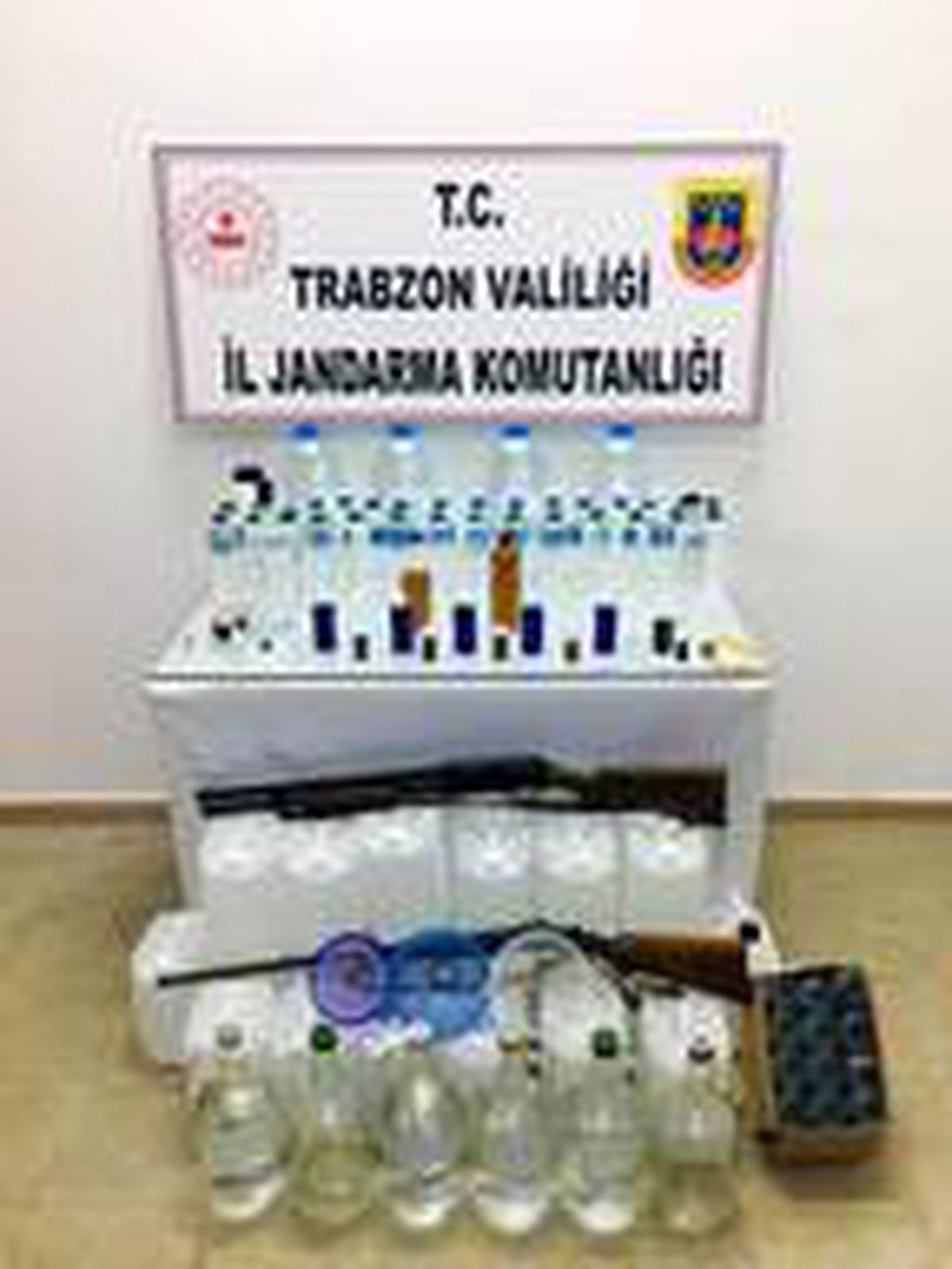 Trabzon\'da sahte içki imalathanesine baskın