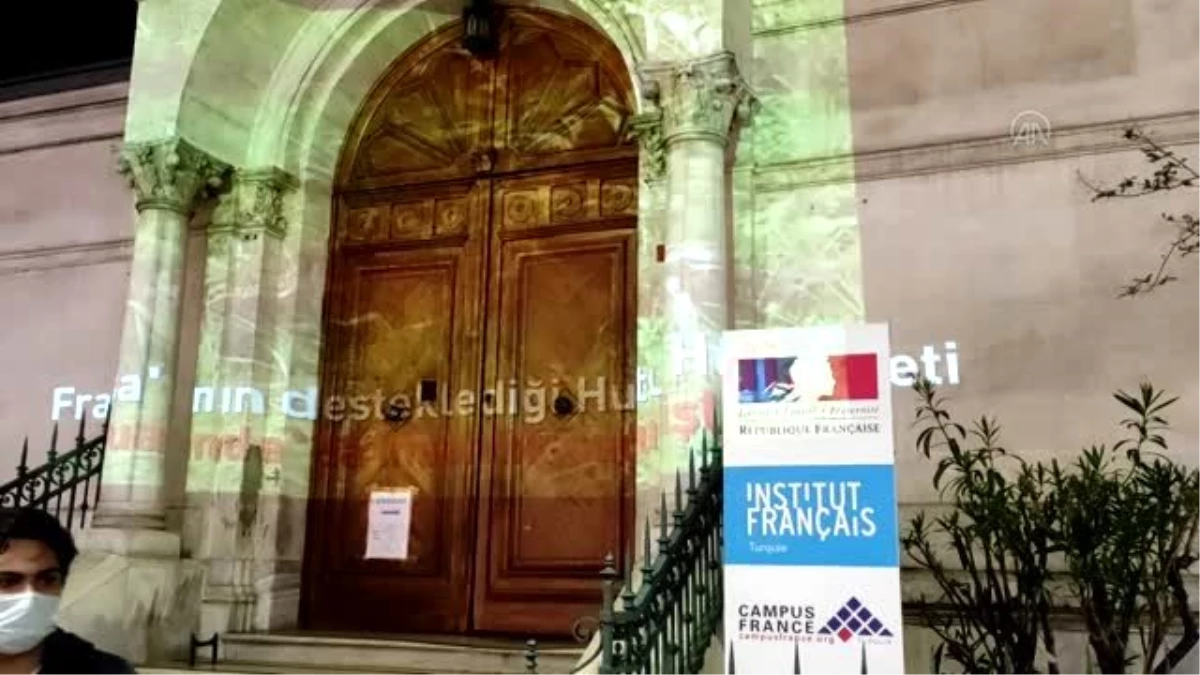 TÜGVA üyeleri, Fransa\'nın İslam karşıtı tutumunu protesto etti