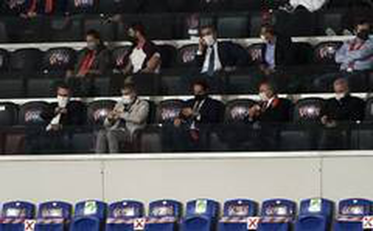 UEFA Şampiyonlar Ligi: Medipol Başakşehir: 0 - Paris Saint-Germain: 0 (Maç devam ediyor)