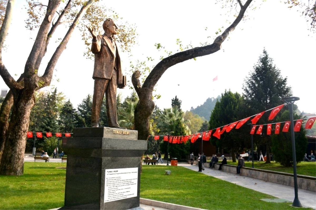 Zonguldak\'ın ilk milletvekili Tunalı Hilmi\'nin heykeli açıldı