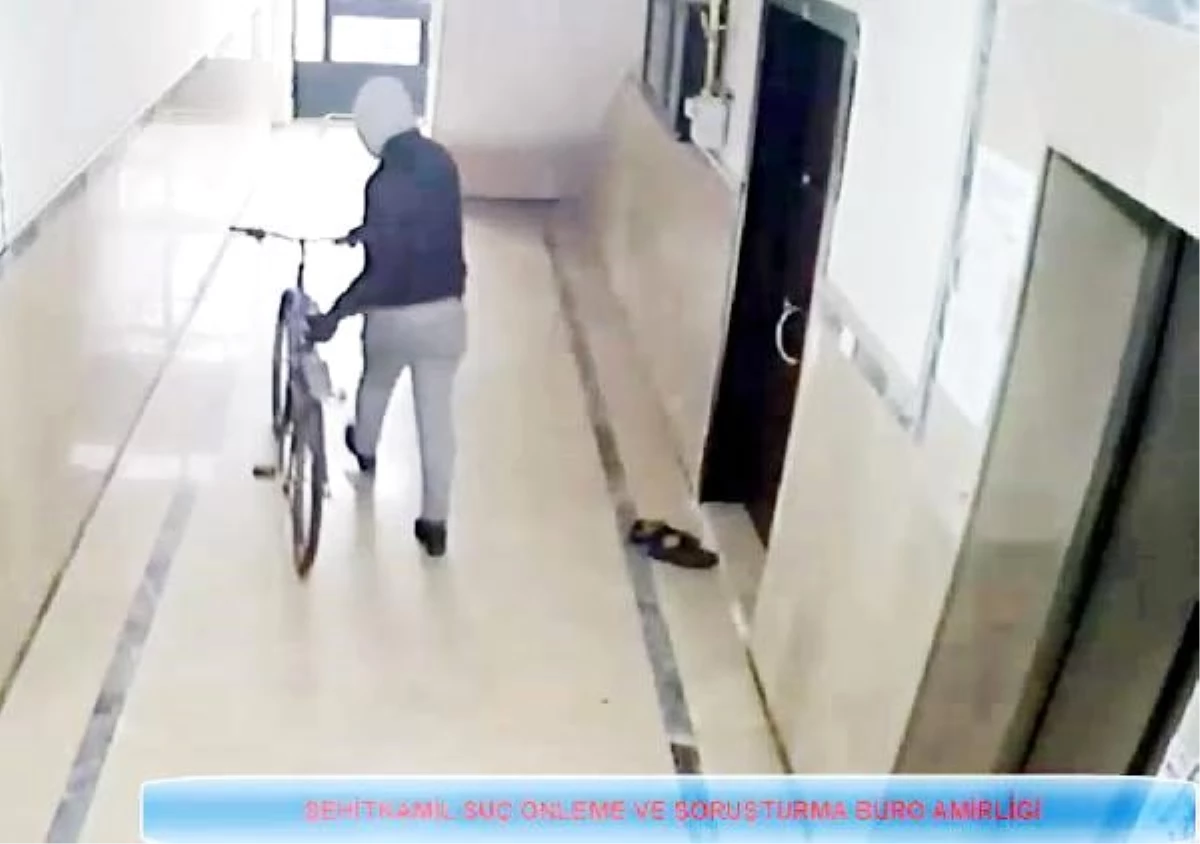 Son dakika haberleri... Apartmanlardan bisiklet hırsızlığı kamerada
